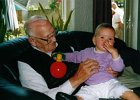 2001 08 05  I12 25 Daphne met opa.jpg